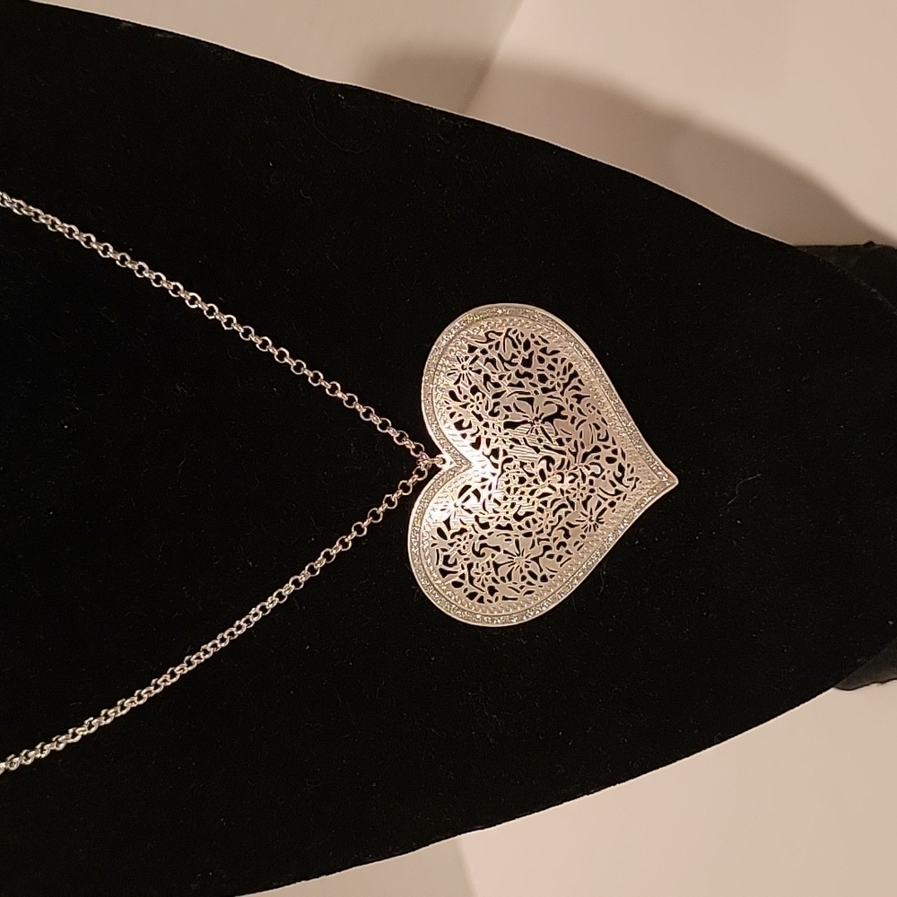 Silver color heart necklace
